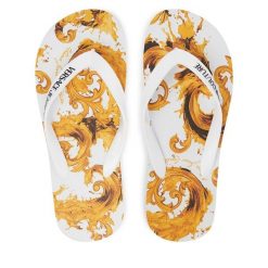 Japonki Versace Jeans Couture. Białe klapki damskie Versace Jeans Couture, bez wzorów, z jeansu, bez obcasa, bez zapięcia. Za 269.99 zł.