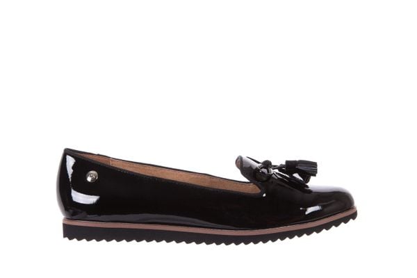 Mokasyny Bayla-018 1063-293 Black 17 018501, Czarny, Skóra naturalna - 37. Czarne mokasyny damskie Bayla, z materiału, bez obcasa. W wyprzedaży za 134.10 zł.