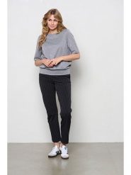 &Co Woman Koszulka "Lucille" w kolorze szarym rozmiar: M. Szare bluzki damskie &Co Woman, m, bez wzorów, bez kołnierzyka, bez ramiączek. Za 118.56 zł.