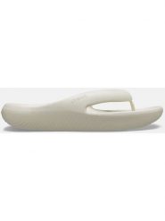 Crocs Japonki "Mellow" w kolorze kremowym rozmiar: 43/44. Brązowe klapki damskie Crocs, bez wzorów, z otwartym noskiem, bez obcasa, bez zapięcia. Za 61.46 zł.