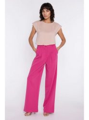 Nife Bluzka w kolorze jasnoróżowym rozmiar: 38. Różowe bluzki damskie Nife, bez wzorów, z wiskozy, bez kołnierzyka, bez ramiączek. Za 192.79 zł.