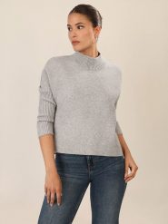 APART Sweter w kolorze jasnoszarym rozmiar: 36/38. Szare swetry klasyczne damskie Apart, z kaszmiru, bez kołnierzyka. Za 165.99 zł.