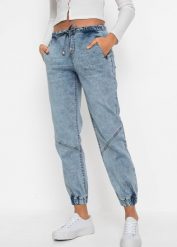 Dżinsy jogger mid waist, ze stretchem. Niebieskie jeansy damskie bonprix, bez wzorów, z jeansu. Za 139.99 zł.