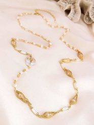 Pierres de Jade Pozłacany naszyjnik z elementami ozdobnymi - dł. 45 cm rozmiar: onesize. Białe naszyjniki damskie Pierres de Jade, z perłą, pozłacane. Za 113.99 zł.