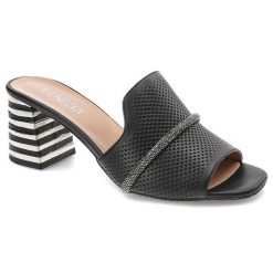 Czarne Klapki Venezia Eleganckie Skórzane Buty. Czarne klapki damskie Venezia, bez wzorów, ze skóry, bez obcasa, na obcasie, bez zapięcia. Za 329.00 zł.