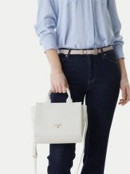 Guess Torebka J5GZ06 WG730 Écru. Białe torebki klasyczne damskie Guess, ze skóry, bez dodatków. Za 246.99 zł.