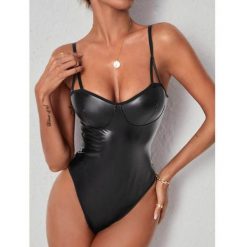 Body lakierowane na ramiączkach z połyskiem na imprezę Viroana. Czarne body i gorsety Intica, bez wzorów, z lakierowanej skóry. Za 69.00 zł.