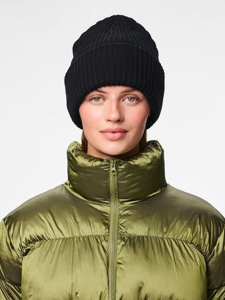 Pieces Czapka dzianinowa w kolorze czarnym rozmiar: onesize. Czarne czapki damskie Pieces, bez wzorów, z dzianiny. Za 50.59 zł.