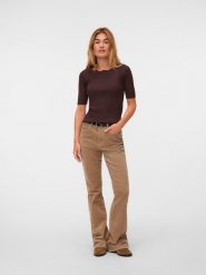 Vero Moda Koszulka dzianinowa w kolorze brązowym rozmiar: XS. Brązowe bluzki damskie Vero Moda, xs, bez wzorów, z dzianiny, bez kołnierzyka, bez ramiączek. Za 90.95 zł.