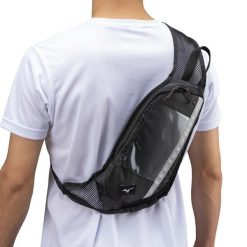 Torba na ramię Mizuno Night Run. Czarne torby sportowe Mizuno, bez wzorów, z materiału. Za 225.35 zł.
