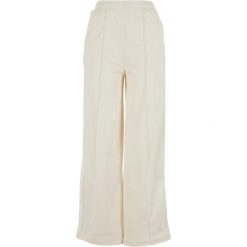 Damskie spodnie dresowe Urban Classics Pin Tuck. Białe spodnie dresowe damskie Urban Classics, bez wzorów, z dresówki. Za 183.50 zł.