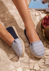 Granatowe Espadryle Loving Tonight. Niebieskie espadryle damskie Renee, bez wzorów, bez obcasa, na płaskiej podeszwie. Za 44.99 zł.