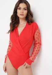 Czerwone Wiskozowe Body z Kopertowym Dekoltem i Siateczkowymi Rękawami w Kropki Irisala. Czerwone body i gorsety Born2be, z aplikacjami, z wiskozy. Za 59.99 zł.