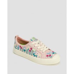 Trampki zamszowe Cariuma OCA Low Rose Suede Embroidered Flowers. Białe trampki damskie CARIUMA, bez wzorów, z zamszu, bez zapięcia. W wyprzedaży za 338.25 zł.