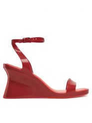 Melissa Sandały Melissa Celinna Ad 36109 Czerwony. Czerwone sandały damskie Melissa, bez wzorów, z tworzywa sztucznego, bez obcasa, na koturnie, bez zapięcia. Za 429.99 zł.