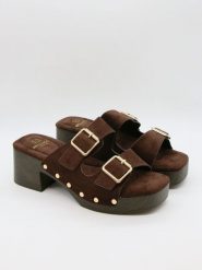 Bellucci Klapki w kolorze brązowym rozmiar: 39. Brązowe klapki damskie Bellucci, bez wzorów, z otwartym noskiem, bez obcasa, bez zapięcia. Za 121.99 zł.