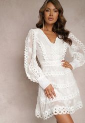 Biała Haftowana Sukienka Mini z Guzikami i Ażurowymi Wstawkami Albastra. Białe sukienki damskie Renee, w ażurowe wzory, boho, bez ramiączek. W wyprzedaży za 187.99 zł.