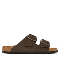 Klapki Birkenstock. Brązowe klapki damskie Birkenstock, bez wzorów, bez obcasa, bez zapięcia. Za 674.99 zł.