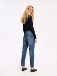 Jeansy mom fit - niebieski. Niebieskie jeansy damskie Reserved. Za 139.99 zł.