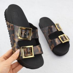 Klapki damskie z klamrami plażowe basenowe w panterkę brązowe Zaxy RR285059. Brązowe klapki damskie Zaxy, bez wzorów, z gumy, bez obcasa, bez zapięcia. Za 161.99 zł.