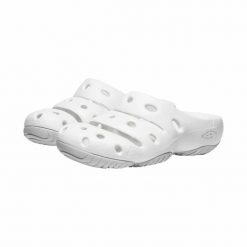 Klapki damskie KEEN YOGUI. Białe klapki damskie Keen, bez wzorów, bez obcasa, bez zapięcia. Za 179.99 zł.