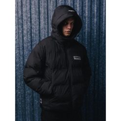 MANTO kurtka DEFEND czarna. Czarne kurtki damskie MANTO, bez wzorów, z poliesteru, bez kaptura. Za 429.00 zł.