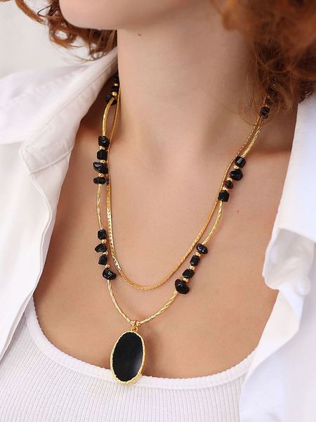 Pierres delicates Pozłacany naszyjnik z elementami ozdobnymi - dł. 45 cm rozmiar: onesize. Czarne naszyjniki damskie Pierres delicates, z onyksem, pozłacane. Za 69.99 zł.