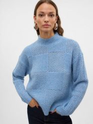 Vero Moda Sweter w kolorze błękitnym rozmiar: M. Niebieskie swetry klasyczne damskie Vero Moda, m, bez kołnierzyka. Za 103.45 zł.