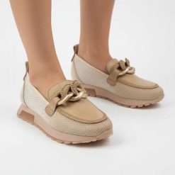 Półbuty damskie Hispanitas, ze skóry naturalnej z tekstylnymi wstawkami z siateczki wsuwany krój metalowa ozdoba na podbiciu, beżowe, SHV264834 Sumat. Brązowe półbuty damskie Hispanitas, z aplikacjami, ze skóry, bez obcasa, bez zapięcia. Za 629.00 zł.