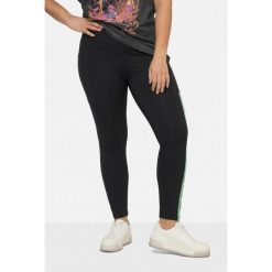 Damskie Legginsy funkcyjne boczne paski wysoki stan z recyklingu. Czarne legginsy damskie Ulla Popken, plus size, bez wzorów, z materiału. Za 239.99 zł.