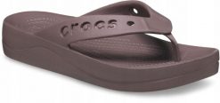 Japonki Dla Dorosłych Crocs Baya Platform Flip. Brązowe klapki damskie Crocs, bez wzorów, z materiału, bez obcasa, bez zapięcia. Za 139.99 zł.