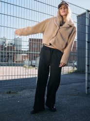 Noisy may Kurtka pluszowa w kolorze beżowym rozmiar: M. Brązowe kurtki damskie Noisy may, m, bez wzorów, bez kaptura. Za 122.38 zł.