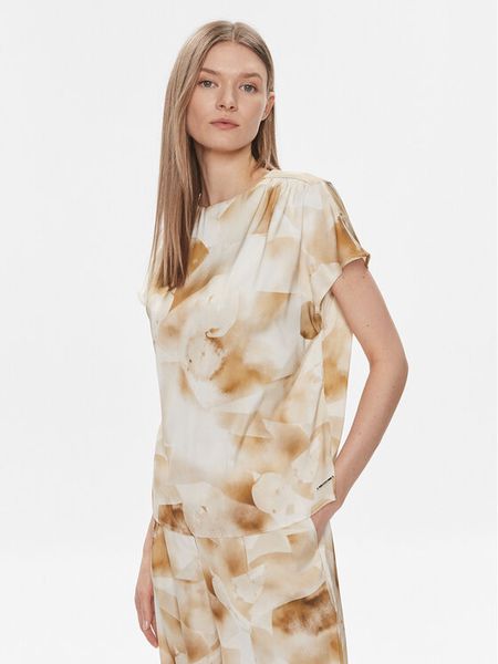 Calvin Klein Bluzka K20K206888 Beżowy Regular Fit. Brązowe bluzki damskie Calvin Klein, bez wzorów, z syntetyku, bez kołnierzyka, bez ramiączek. Za 379.99 zł.