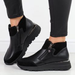 Czarne skórzane botki damskie Filippo dbt6348/24. Czarne botki damskie Filippo, na jesień, z polaru, eleganckie, z okrągłym noskiem, bez obcasa, bez zapięcia. W wyprzedaży za 254.15 zł.