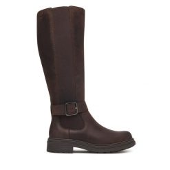 Kozaki Clarks. Brązowe kozaki damskie Clarks, bez obcasa, na płaskiej podeszwie, bez zapięcia. Za 779.99 zł.