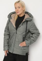 Zielona Pikowana Kurtka z Kapturem i Ozdobnymi Suwakami Tulirisa. Zielone kurtki damskie Born2be, plus size, bez wzorów, z jeansu, z kapturem. Za 159.99 zł.