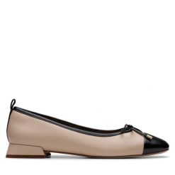 Baleriny Clarks. Brązowe balerinki damskie Clarks, bez wzorów. Za 309.99 zł.