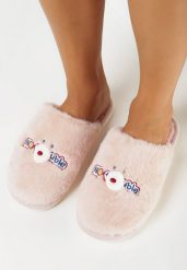 Różowe Kapcie z Miękkiego Futerka Ozdobione Haftowaną Naszywką Blomiva. Czerwone kapcie damskie Born2be, z futra. Za 29.99 zł.