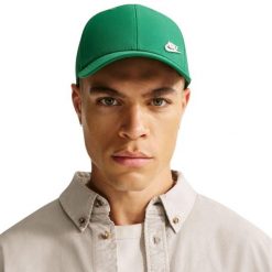 Czapka z daszkiem Nike Dri-FIT Club zielona. Zielone czapki z daszkiem damskie Nike, bez wzorów, z poliesteru. Za 100.99 zł.