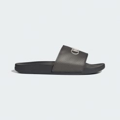 Klapki Adilette Comfort Audi Revolut F1 Team. Białe klapki damskie Adidas, bez wzorów, bez obcasa, bez zapięcia. Za 239.00 zł.