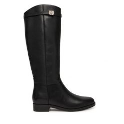 Kozaki Guess. Czarne kozaki damskie Guess, bez obcasa, na płaskiej podeszwie, bez zapięcia. Za 899.99 zł.