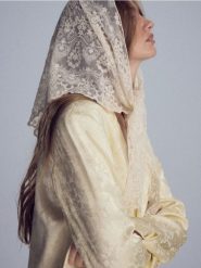 Koronkowa chusta - złamana biel. Chusty damskie Reserved, bez wzorów, z koronki. Za 69.99 zł.