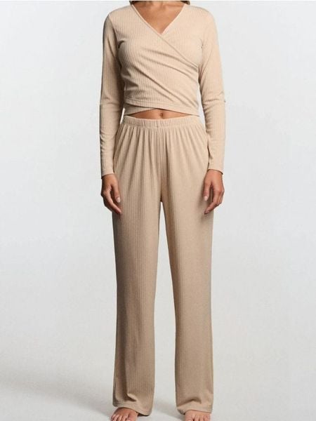 Prążkowana piżama dwuczęściowa - kremowy. Białe piżamy damskie Sinsay, bez wzorów, prążkowane, bez ramiączek. Za 59.99 zł.