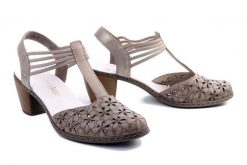 RIEKER 40966-64 beige, sandały damskie. Brązowe sandały damskie Rieker, w ażurowe wzory, bez obcasa, na obcasie, bez zapięcia. Za 255.92 zł.