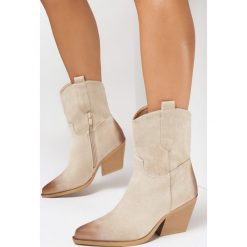 Beżowe Botki Varius. Brązowe botki damskie Born2be, z jeansu, ze szpiczastym noskiem, za kostkę, bez obcasa, na obcasie, bez zapięcia. Za 169.99 zł.
