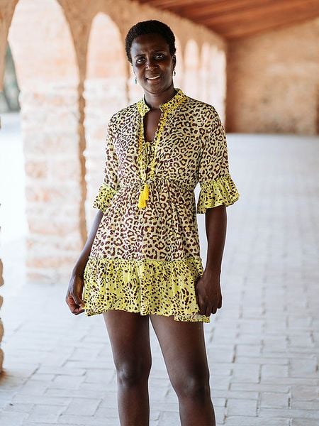 Isla Bonita by SIGRIS Sukienka w kolorze ciemnobrązowo-żółtym rozmiar: XL. Brązowe sukienki damskie Isla Bonita by SIGRIS, bez wzorów, z bawełny, bez ramiączek. Za 131.74 zł.