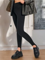 Legginsy z zapiętkiem - czarny. Czarne legginsy damskie Sinsay, l, bez wzorów. W wyprzedaży za 13.99 zł.