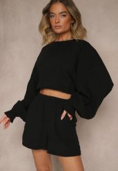 Czarne Basicowe Szorty z Bawełny High Waist Naldelle. Czarne szorty damskie Renee, bez wzorów, z bawełny, z podwyższonym stanem. Za 49.99 zł.