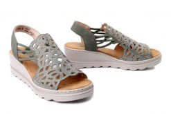 RIEKER 67465-52 green, sandały damskie. Zielone sandały damskie Rieker, bez wzorów, bez obcasa, na koturnie, bez zapięcia. Za 262.32 zł.