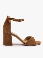 Brązowe eleganckie sandały na słupku. Brązowe sandały damskie Ryłko, bez wzorów, ze skóry, z okrągłym noskiem, bez obcasa, na obcasie, bez zapięcia. Za 399.99 zł.